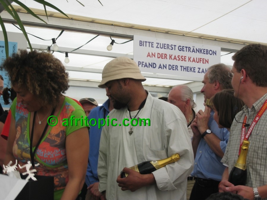 ../Images/AfricaFestival-27-28May05 051.jpg